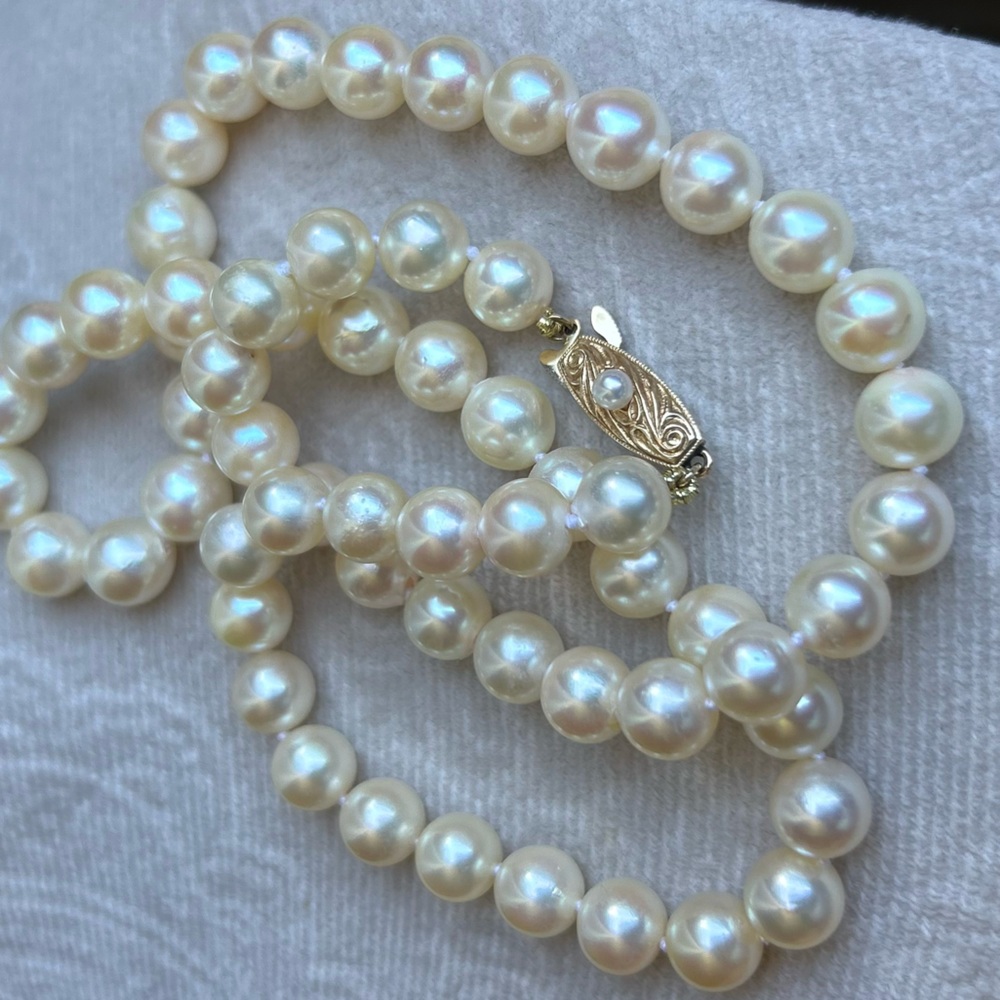 Vintage 14K yellow good clasp
8.50MM Tasaki 21” Cultured Akoya Pearl Necklace - Picture 9 of 15